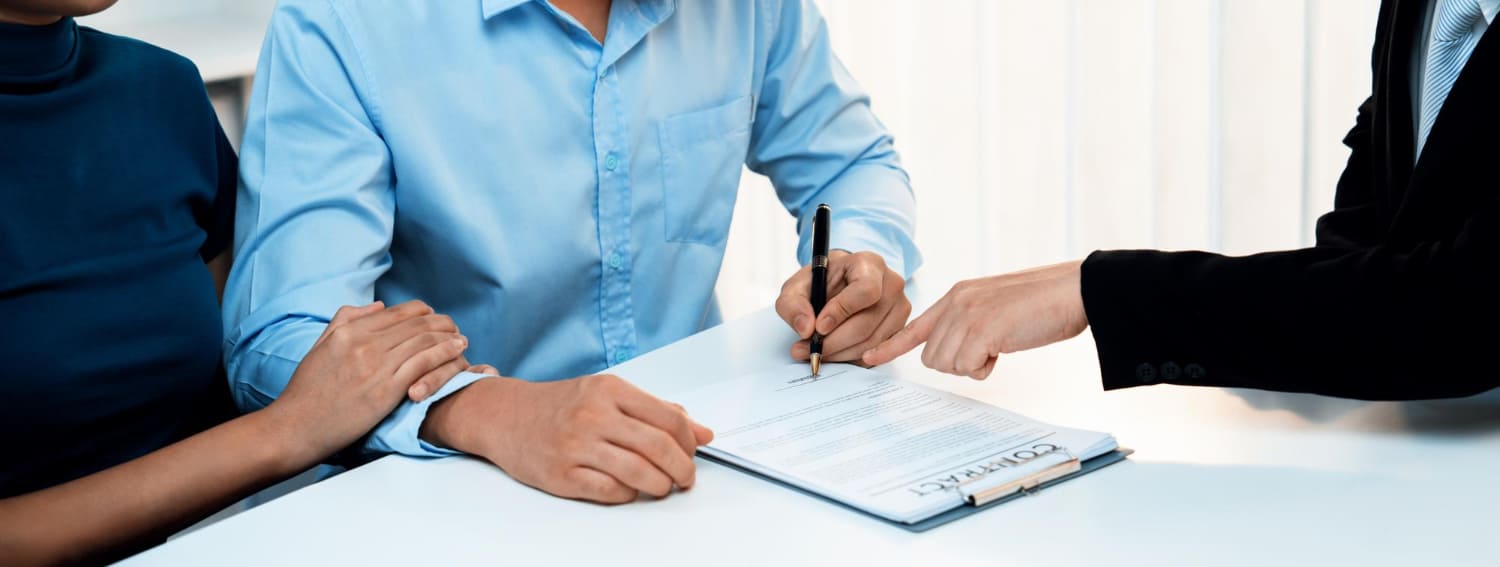 מה עושים עורך הדין לירון פרמינגר והתובע הסדרתי אוריאל רז המאושר כן זהו גם שמו בזמן מלחמה?