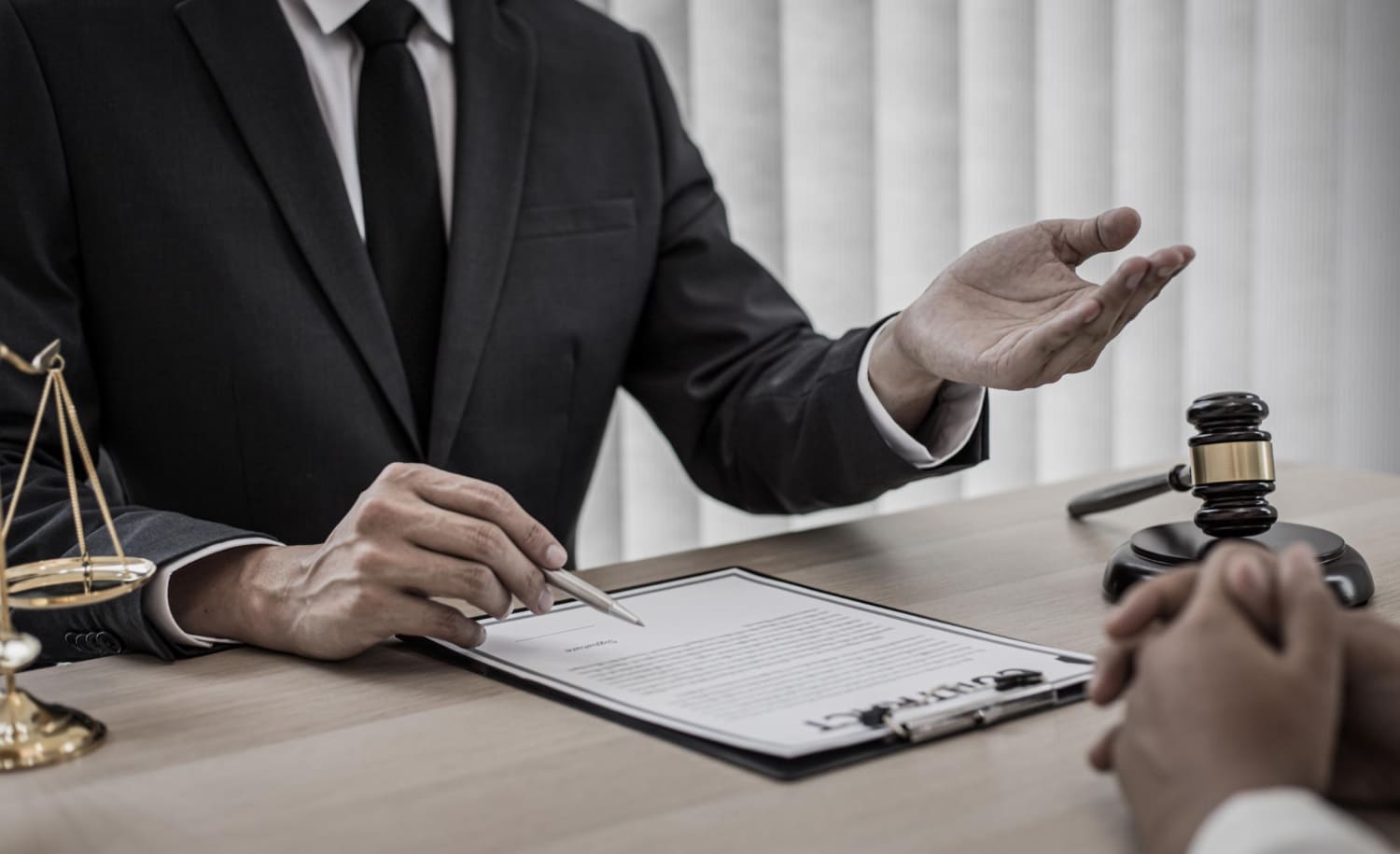 לשכת עורכי הדין הארצית החלה בהליך לשלילת רישיונו של עורך הדין מוחמד ספורי