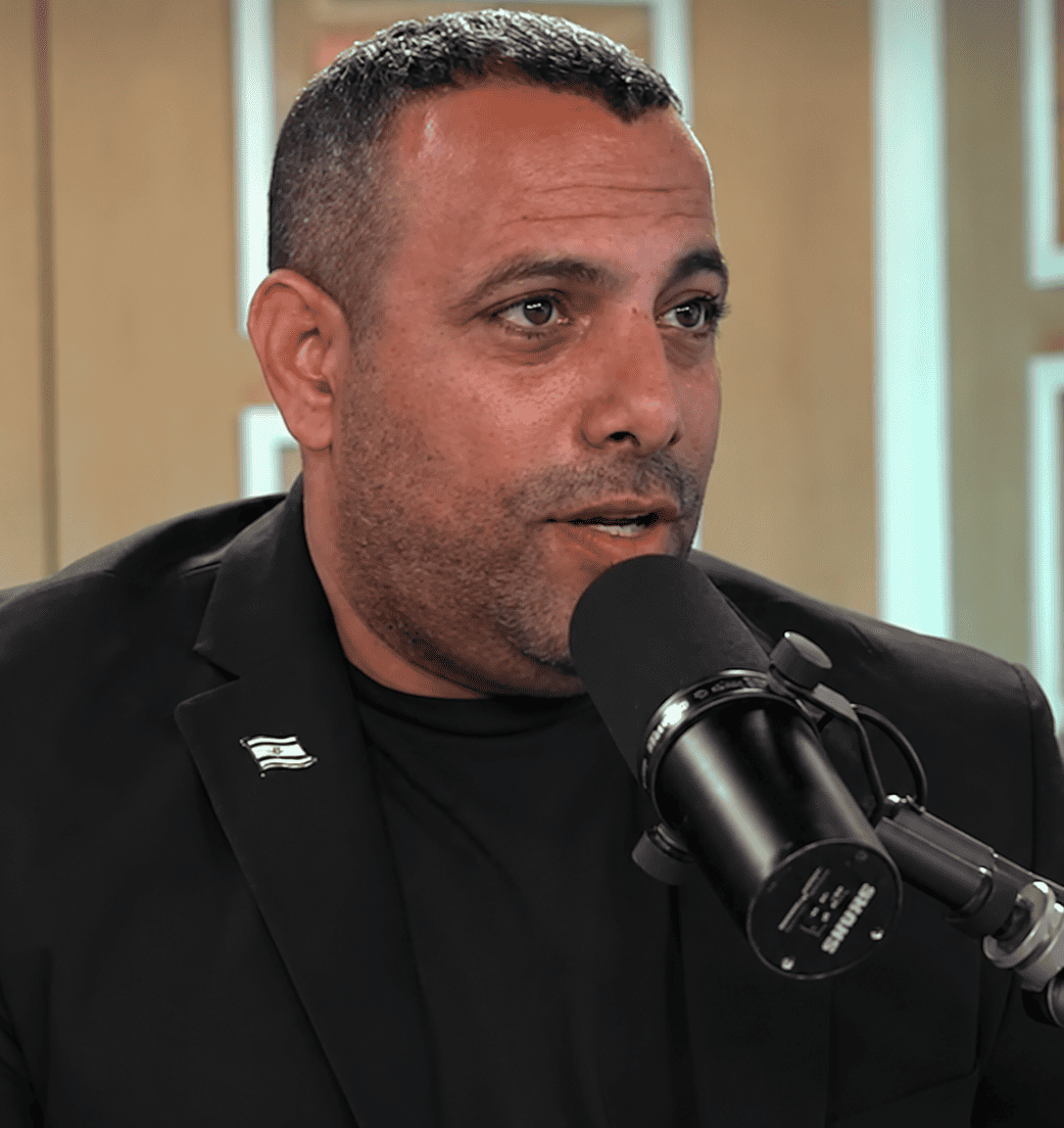 בית הפודיום: שאלון חו"ל של היידה והראל עם אביר קארה